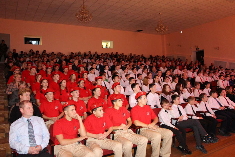 Более 200 уфимских школьников получили значки юнармейцев