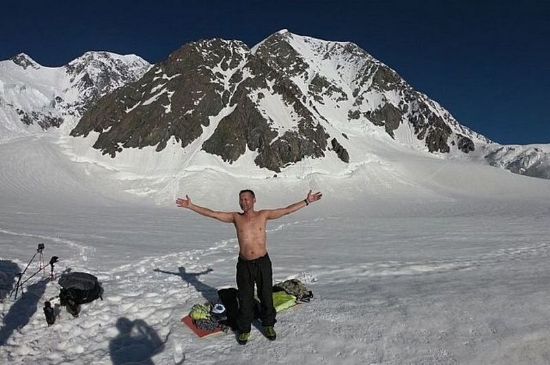 Ветеран Афганской войны из Башкортостана Рафаэль Исхаков поднялся на гору Белуху, став первым россиянином, взобравшимся на эту вершину на протезе