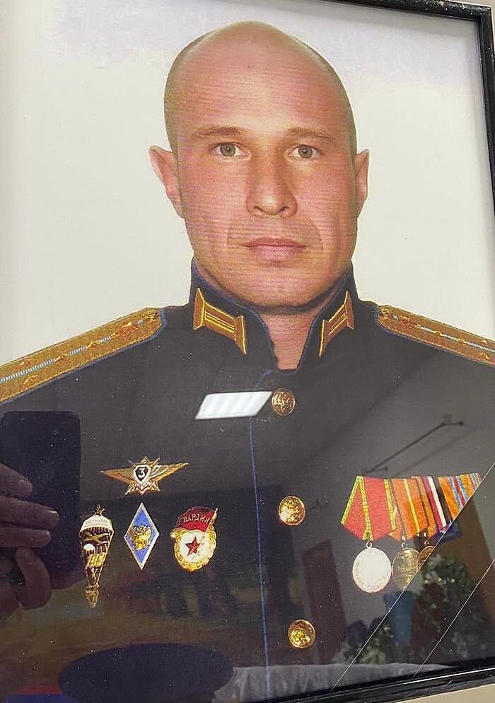 В деревне Аминево Чишминского района Башкирии с отданием воинских почестей прошли похороны командира роты специального назначения Псковской дивизии ВДВ Руслана Смирнова