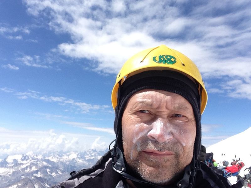 Ветеран-афганец с протезом ноги покорил Эльбрус!