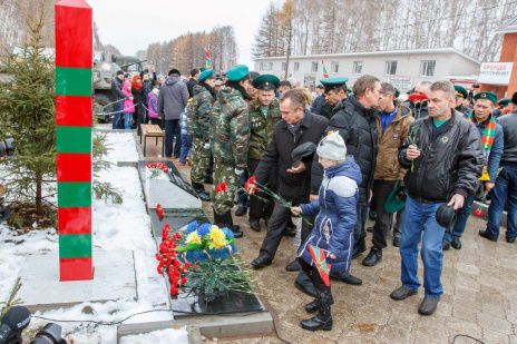 Честь и слава пограничникам!