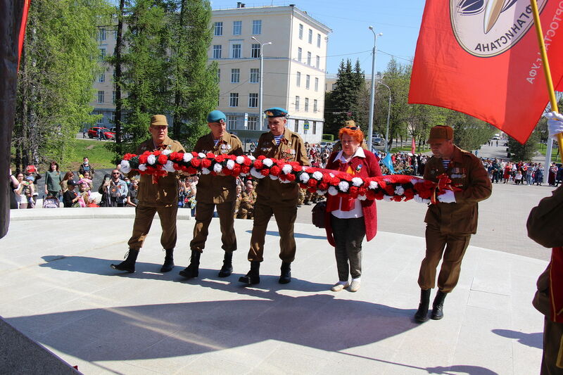 Парадная коробка ветеранов боевых действий возложила гирлянду цветов к уфимскому мемориалу «Скорбящая мать» в ознаменование 76-ой годовщины Победы в Великой Отечественной войне и в память о боевых товарищах – павших защитниках Отечества