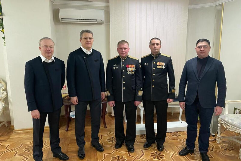 Делегация военного корабля Северного флота «Иван Грен» встретилась с Радием Хабировым