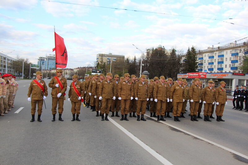 Парадная коробка ветеранов боевых действий приняла участие в первой генеральной репетиции Парада Победы в Уфе на площади Ленина
