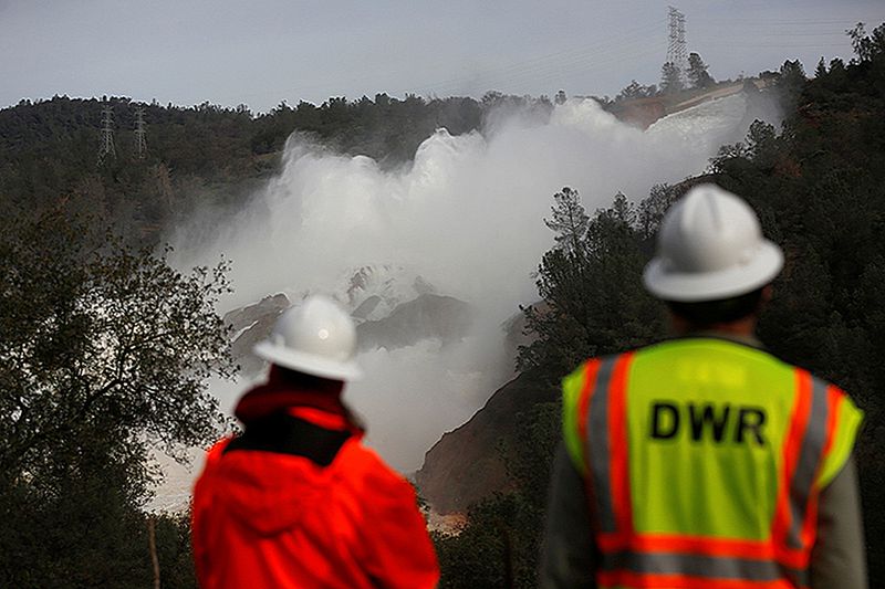 Ситуация в Оровилле: пока не сообщается о том, что города полностью разграблены...