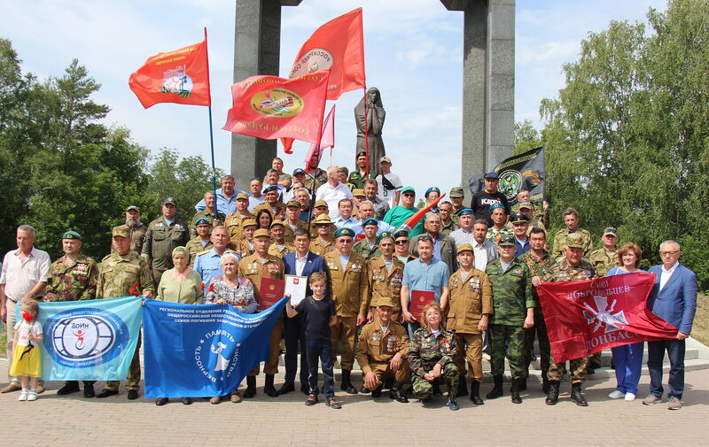 В Уфе в День ветеранов боевых действий состоялась торжественная церемония возложения цветов к мемориалу «Скорбящая мать»