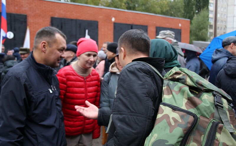 Вместе с мобилизованными жителями Кировского и Ленинского районов Уфы к месту боевого слаживания в качестве сопровождающих отправились ветераны боевых действий — представители РСВА