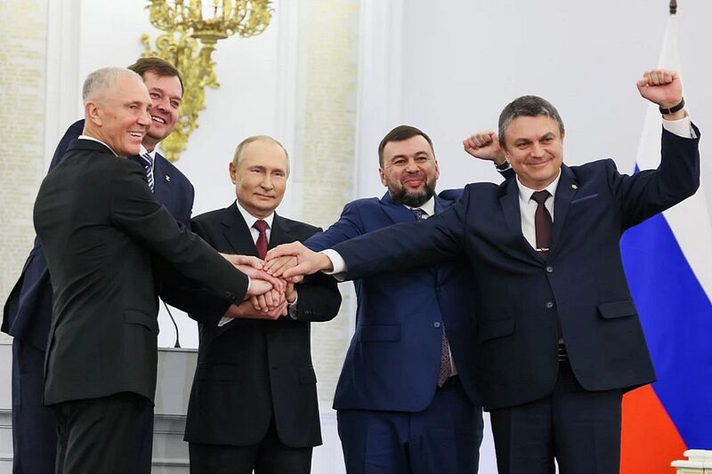 За нами — правда! Президент Владимир Путин подписал договоры о включении в состав России новых территорий