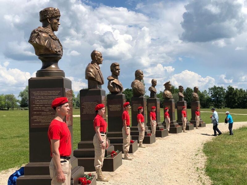 В Башкирии открылась первая в мире Аллея героев братских народов Великой Отечественной войны