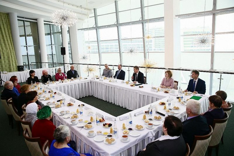 «Берегите себя!». Радий Хабиров встретился с родными погибших интернационалистов-афганцев