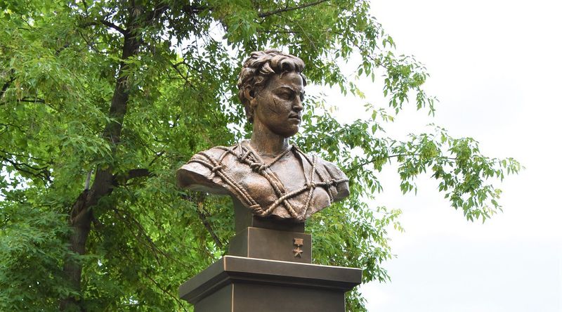 В Уфе состоялось открытие бюста Зои Космодемьянской