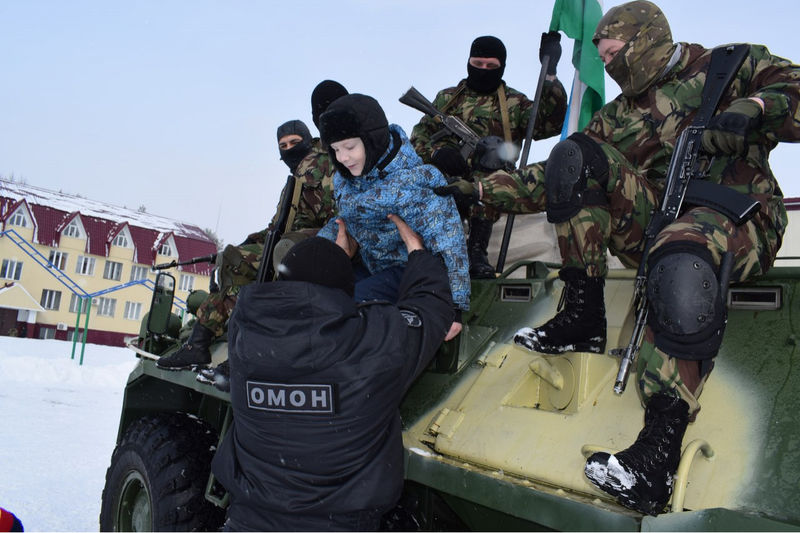 Сотрудники Росгвардии пригласили школьников на День юного спецназовца