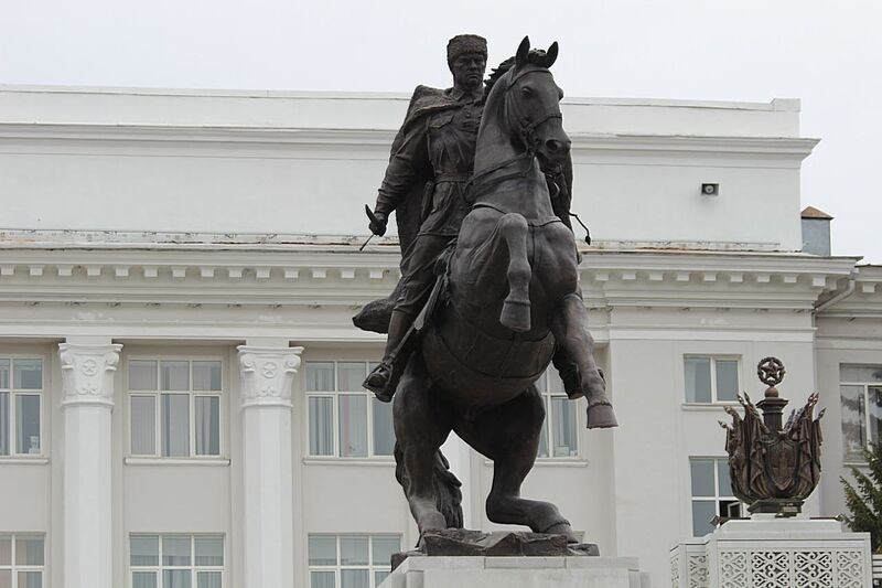 В Уфе открыт памятник легендарному комдиву, Герою России Минигали Шаймуратову