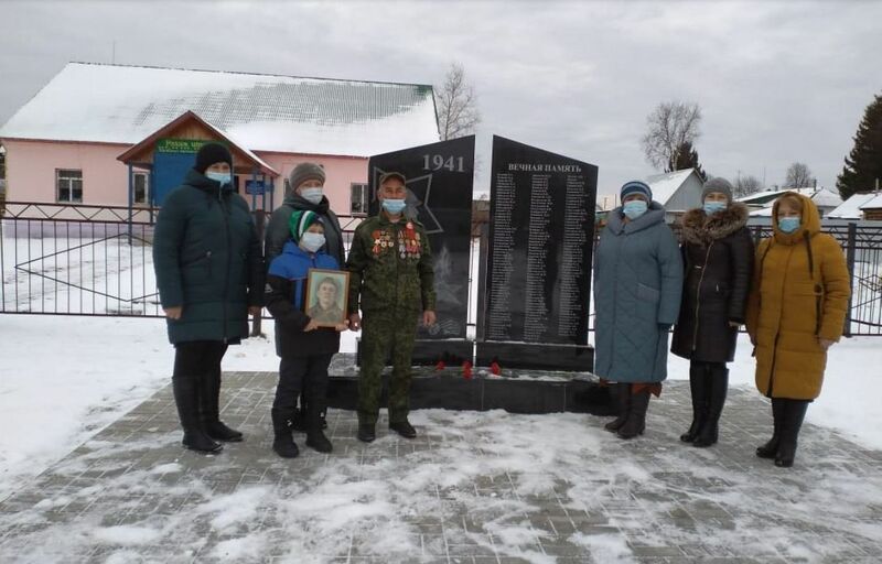 Подвигу доблести – память и слава!