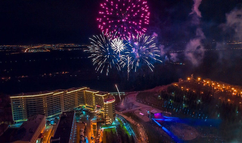 С Днем Республики!