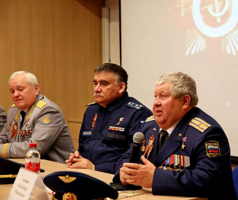 Встреча Героев России с юнкорами и представителями молодежного штаба акции «Бессмертный полк»