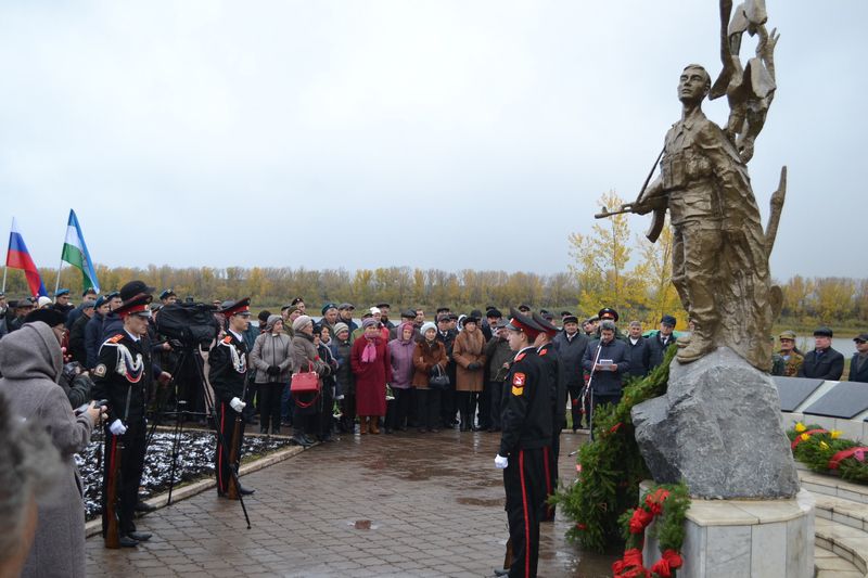Дюртюлинские ветераны провели ретроспективную фотовыставку патриотических мероприятий