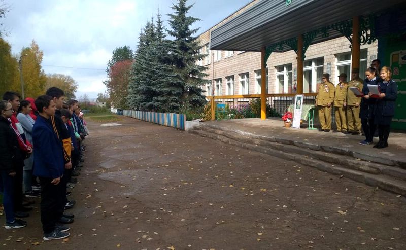 В селе Метевбаш состоялось открытие обновленной мемориальной доски Ахмадиеву Разиму Айратовичу