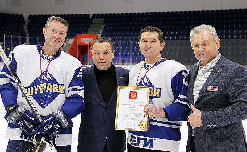 С победным счетом 8:2 команда ветеранов боевых действий «Шурави» провела в Уфе товарищеский хоккейный матч, который посвятила 34-летию вывода Ограниченного контингента Советских войск из Афганистана