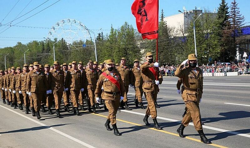 Парадная коробка ветеранов боевых действий приняла участие в торжественном параде в ознаменование 76-ой годовщины Победы советского народа в Великой Отечественной войне