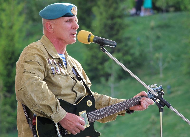 Олег Гонцов: «Своей задачей я считаю, чтобы показуха в патриотическом воспитании не захлестнула Россию…»