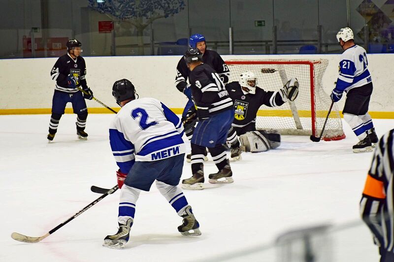 В Кумертау матчами «Шурави» — «Сигма-К» стартовал хоккейный дивизион Ночной хоккейной лиги для спортсменов 50+