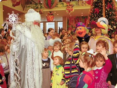 СОТНИ ДЕТЕЙ, В ТОМ ЧИСЛЕ ДЕТИ ВЕТЕРАНОВ БОЕВЫХ ДЕЙСТВИЙ, ЕДУТ НА КРЕМЛЕВСКУЮ ЕЛКУ