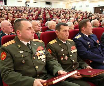 День защитника Отечества – всенародный праздник, который объединяет людей, делом доказывающих свою преданность России, стремление видеть её сильной и процветающей