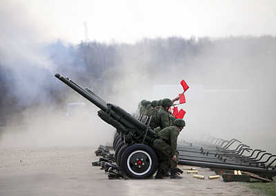 Салютный дивизион готовится к проведению праздничного салюта в Москве