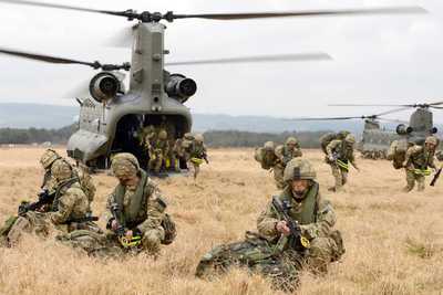 Российские военные прибыли в Китай на учения ШОС