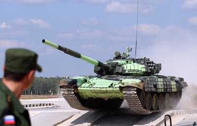 "Военторг" запатентовал бренд "Вежливые люди", на очереди "Танковый биатлон"