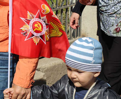 СВЯЗЬ ПОКОЛЕНИЙ: СВОДНАЯ КОРОБКА ВЕТЕРАНОВ БОЕВЫХ ДЕЙСТВИЙ ПРИНЯЛА УЧАСТИЕ В ПРАЗДНОВАНИИ ДНЯ ВЕЛИКОЙ ПОБЕДЫ