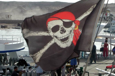 БРИТАНСКИЕ ФИРМЫ МОГЛИ ПОСТАВЛЯТЬ ОРУЖИЕ СОМАЛИЙСКИМ ПИРАТАМ