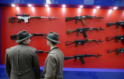 В США вырос спрос на автоматы Калашникова после объявления санкций против России